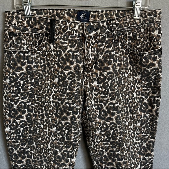 Authentic Icon Leopard Print Women's Jeans Size 29 - Picture 2 of 9
